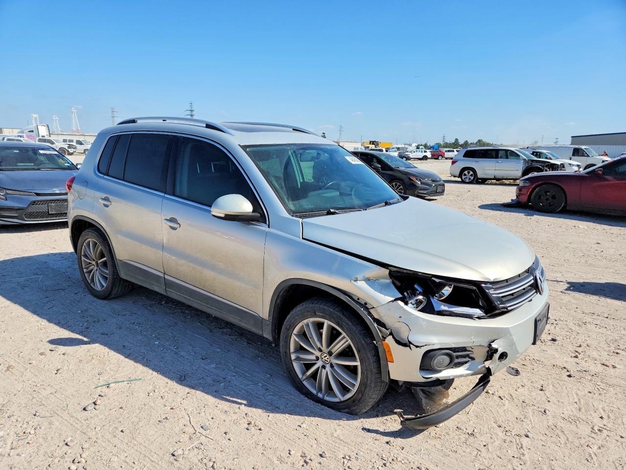 2014 Volkswagen Tiguan S - Image 4
