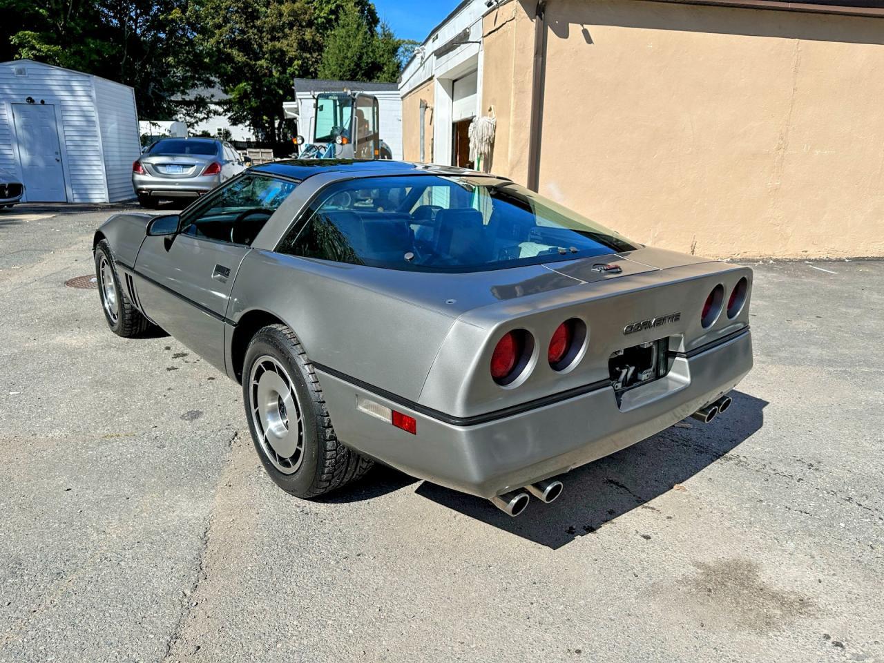 1984 Chevrolet Corvette - Фото 3