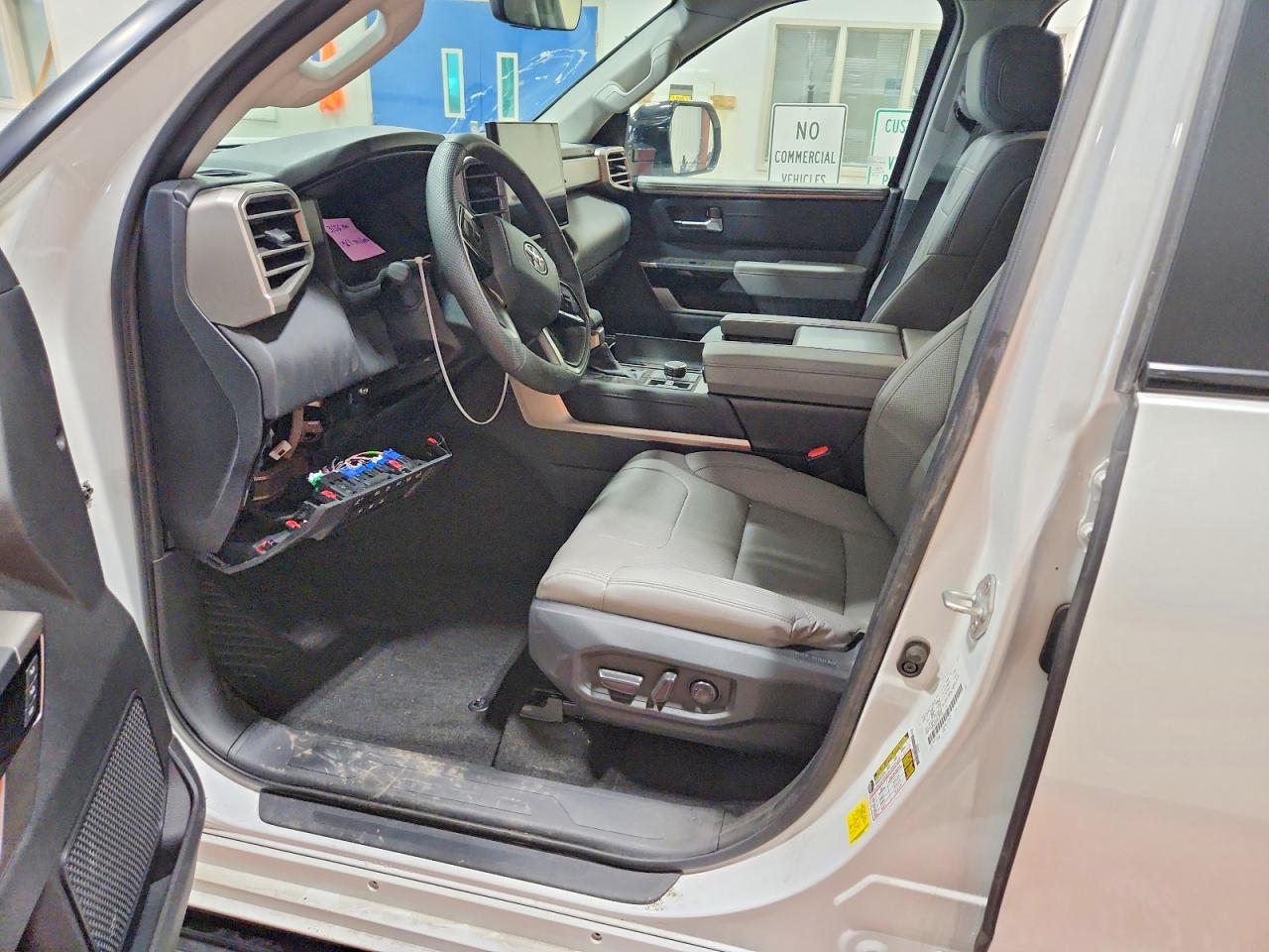 2024 Toyota Sequoia Sr5 - Фото 7