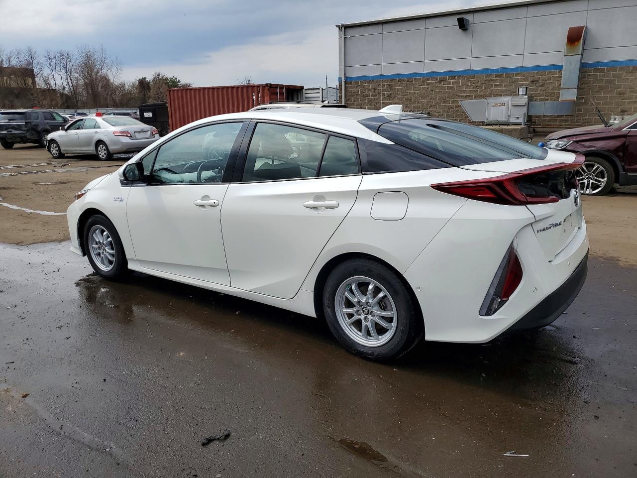 2017 Toyota Prius Prime Advanced - Фото 2