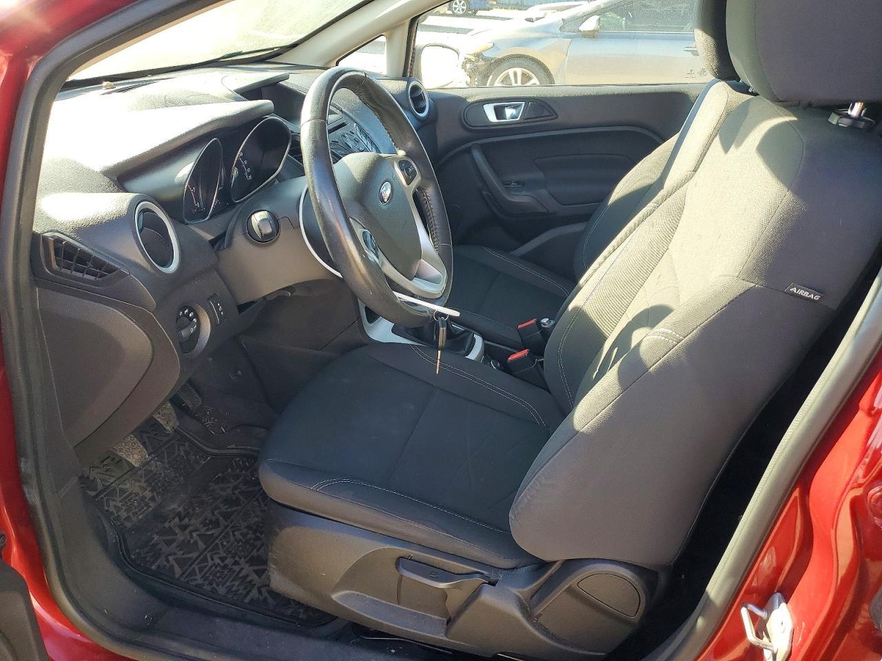 2015 Ford Fiesta Se - Фото 7