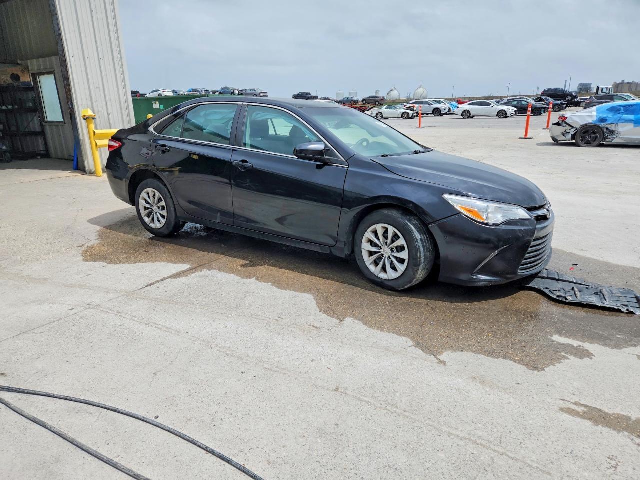 2017 Toyota Camry Le - Image 4