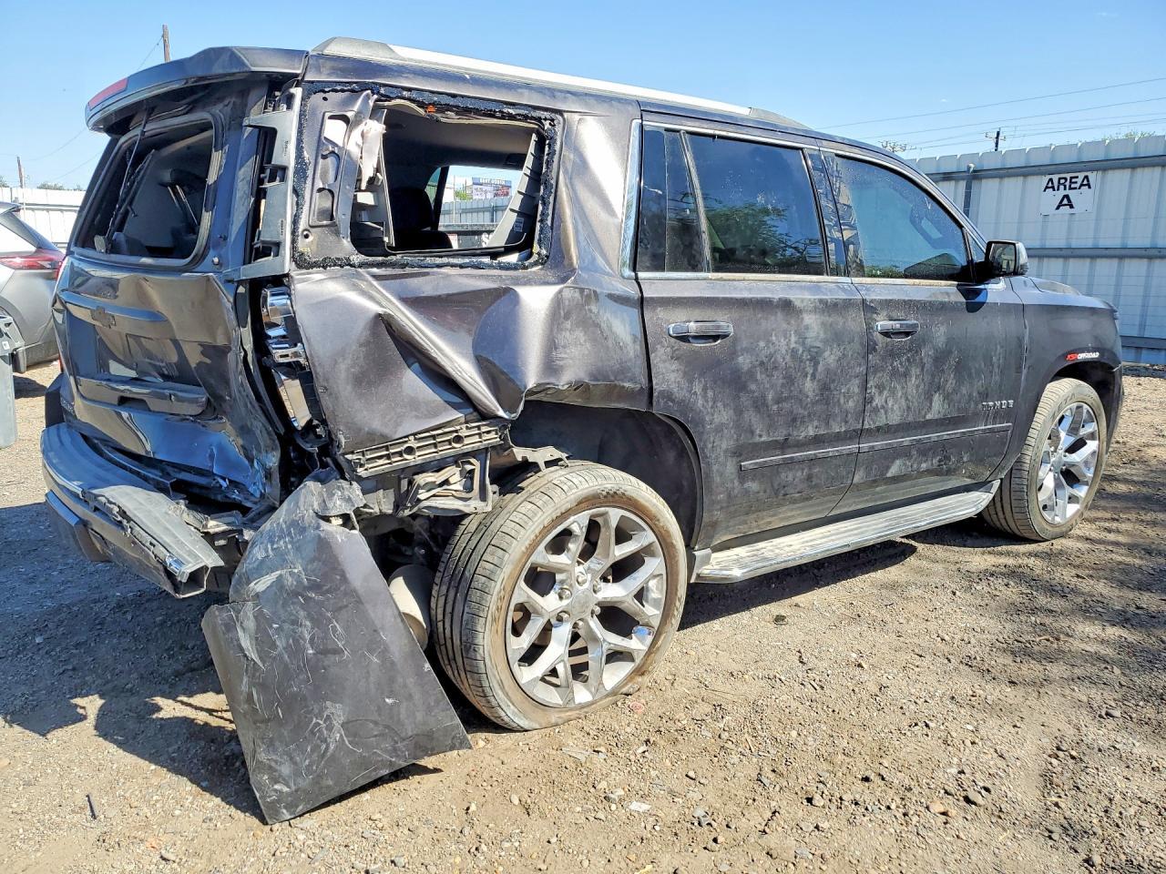 2017 Chevrolet Tahoe C1500 Premier - Image 3
