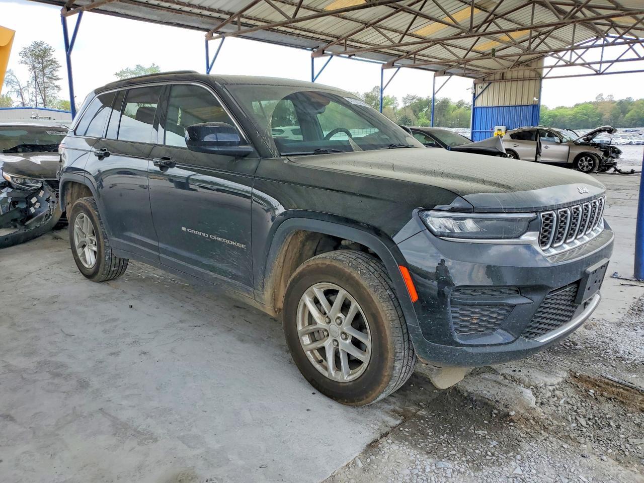 2024 Jeep Grand Cherokee Laredo - Image 4