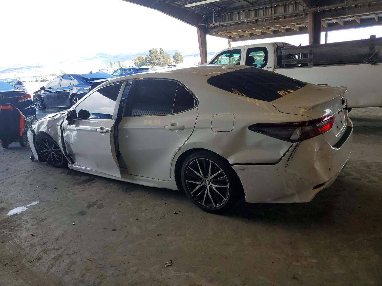 2024 Toyota Camry Se - Image 2