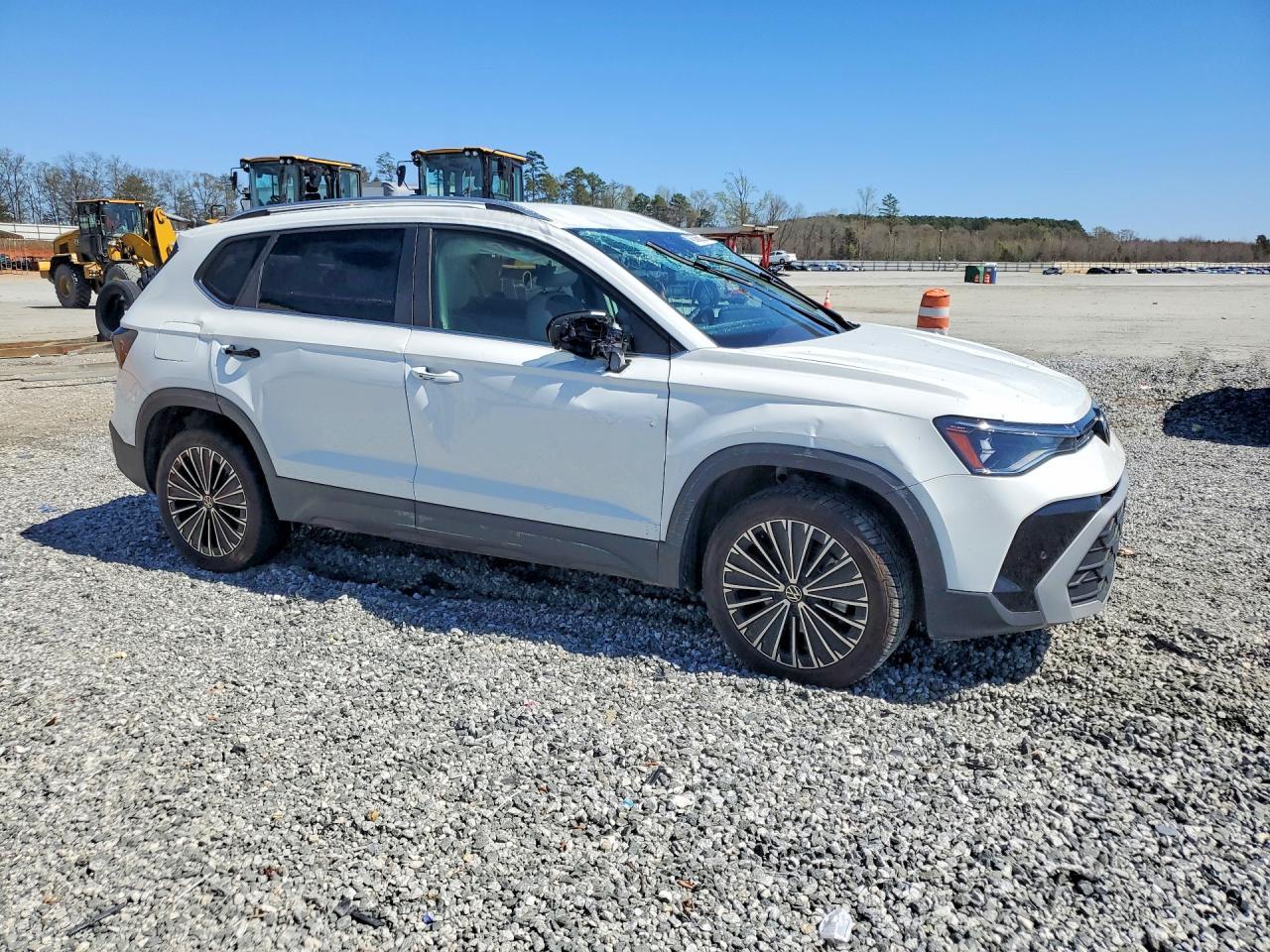 2025 Volkswagen Taos Se - Image 4