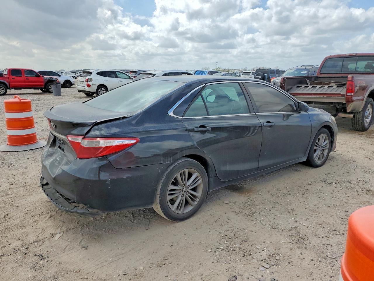 2016 Toyota Camry Se - Image 3