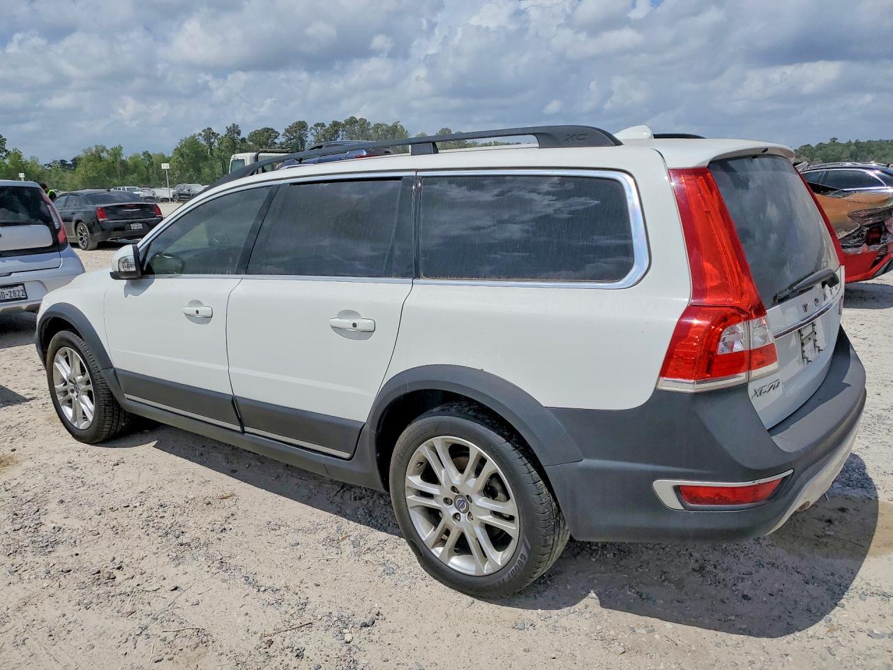 2016 Volvo Xc70 T5 Premier - Image 2