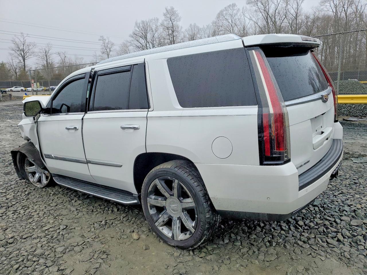 2017 Cadillac Escalade Luxury - Image 2