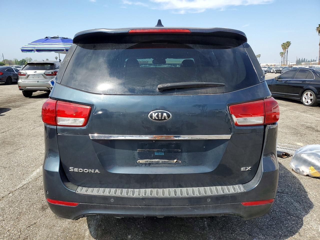 2015 Kia Sedona Ex - Image 6