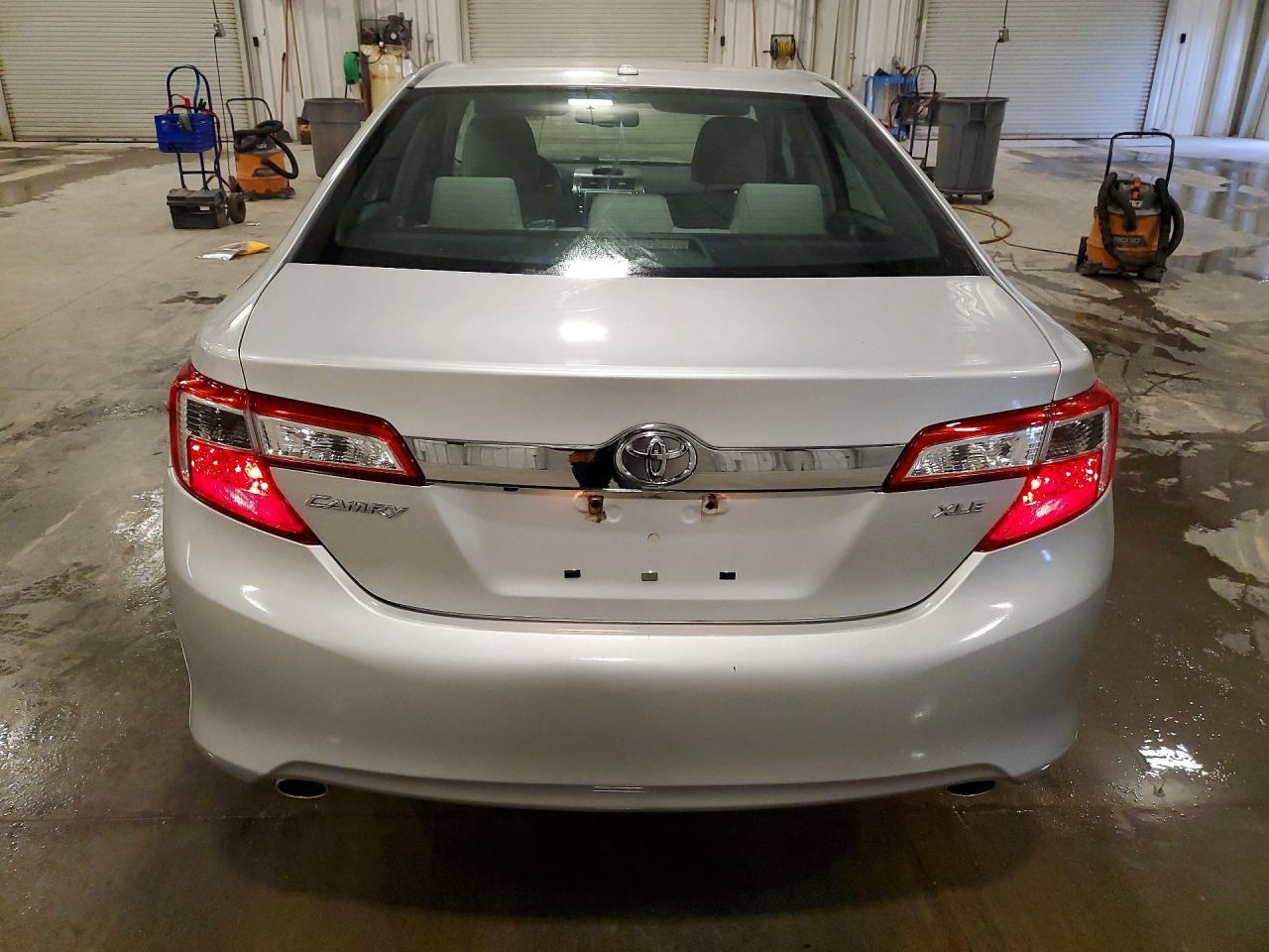 2014 Toyota Camry Xle V6 - Image 6