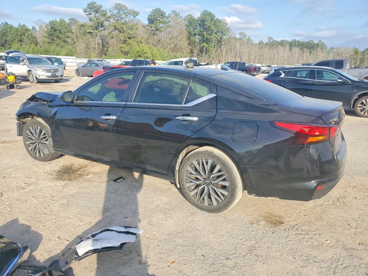 2024 Nissan Altima 2.5 Sv - Image 2