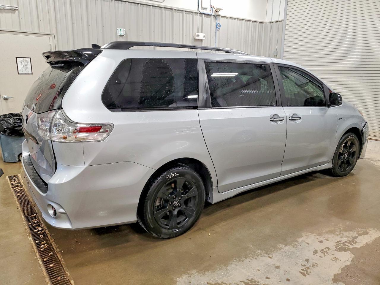 2020 Toyota Sienna Se 7-Passenger - Image 3