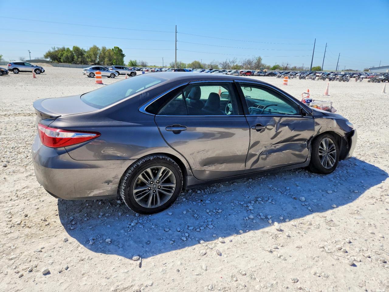 2017 Toyota Camry Se - Фото 3