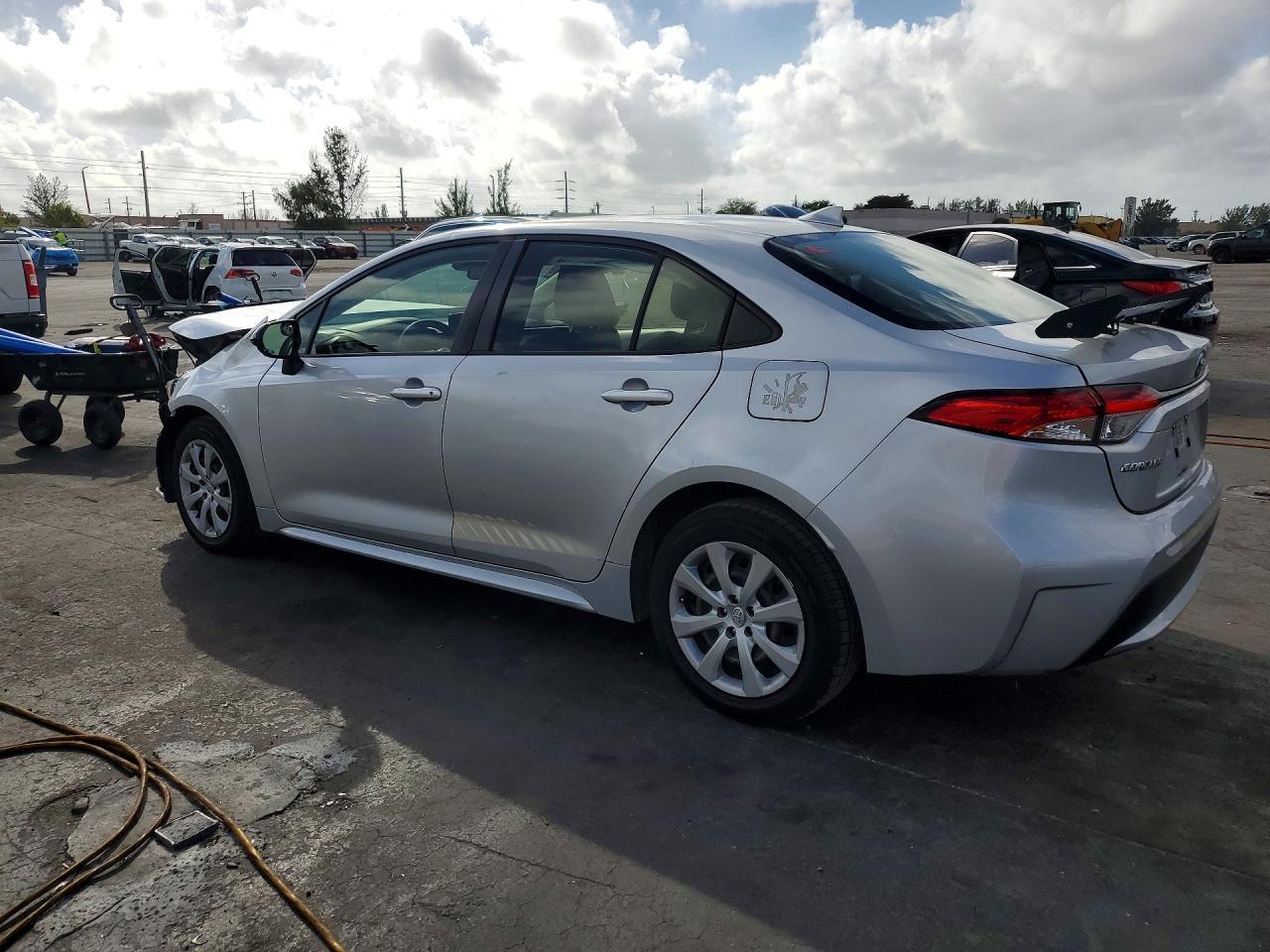 2022 Toyota Corolla Le - Фото 2