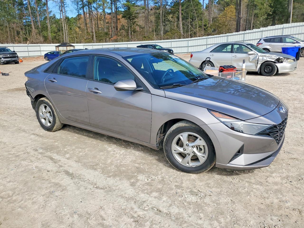 2022 Hyundai Elantra Se - Image 4