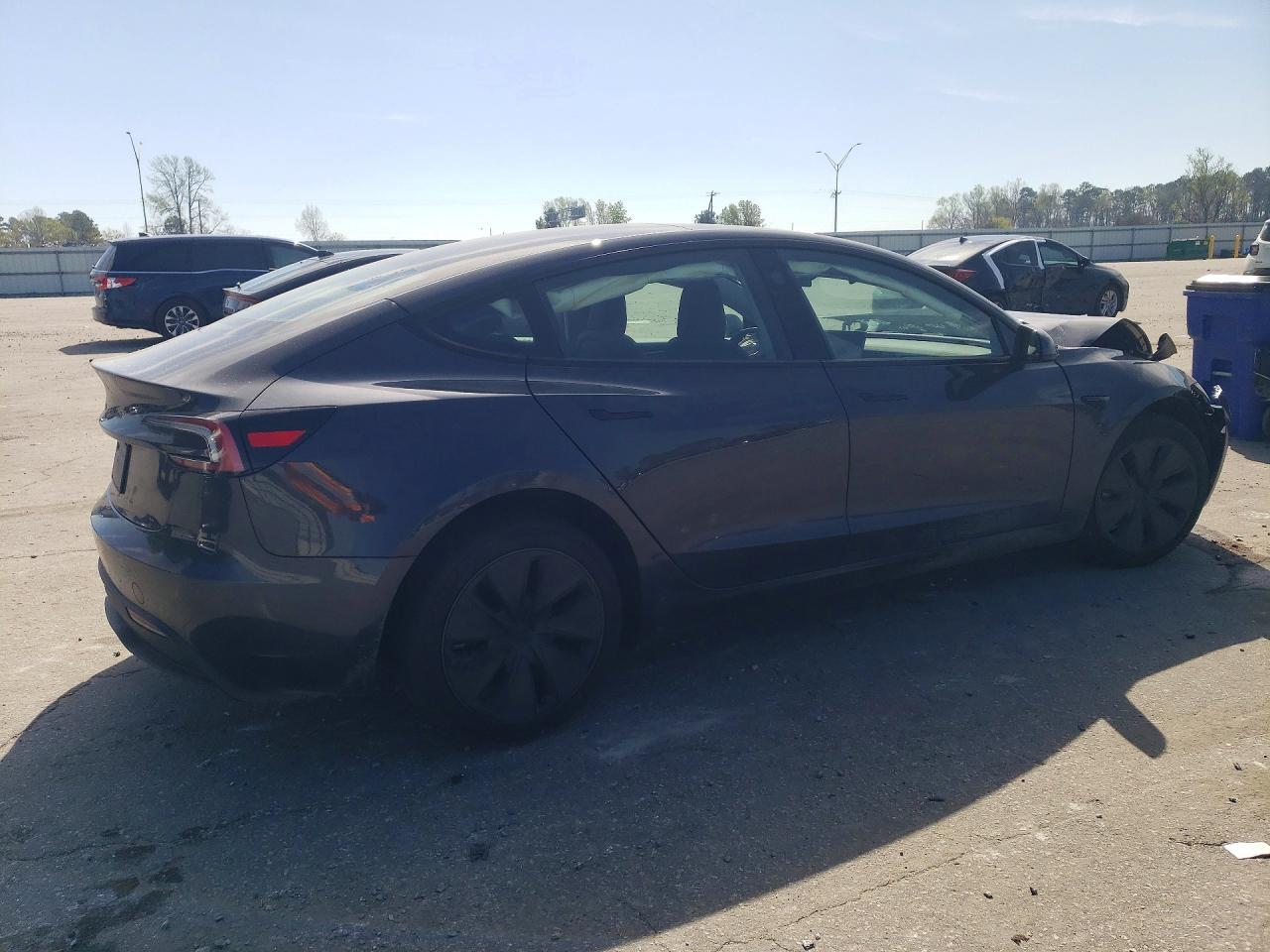 2026 Tesla Model 3 - Фото 3