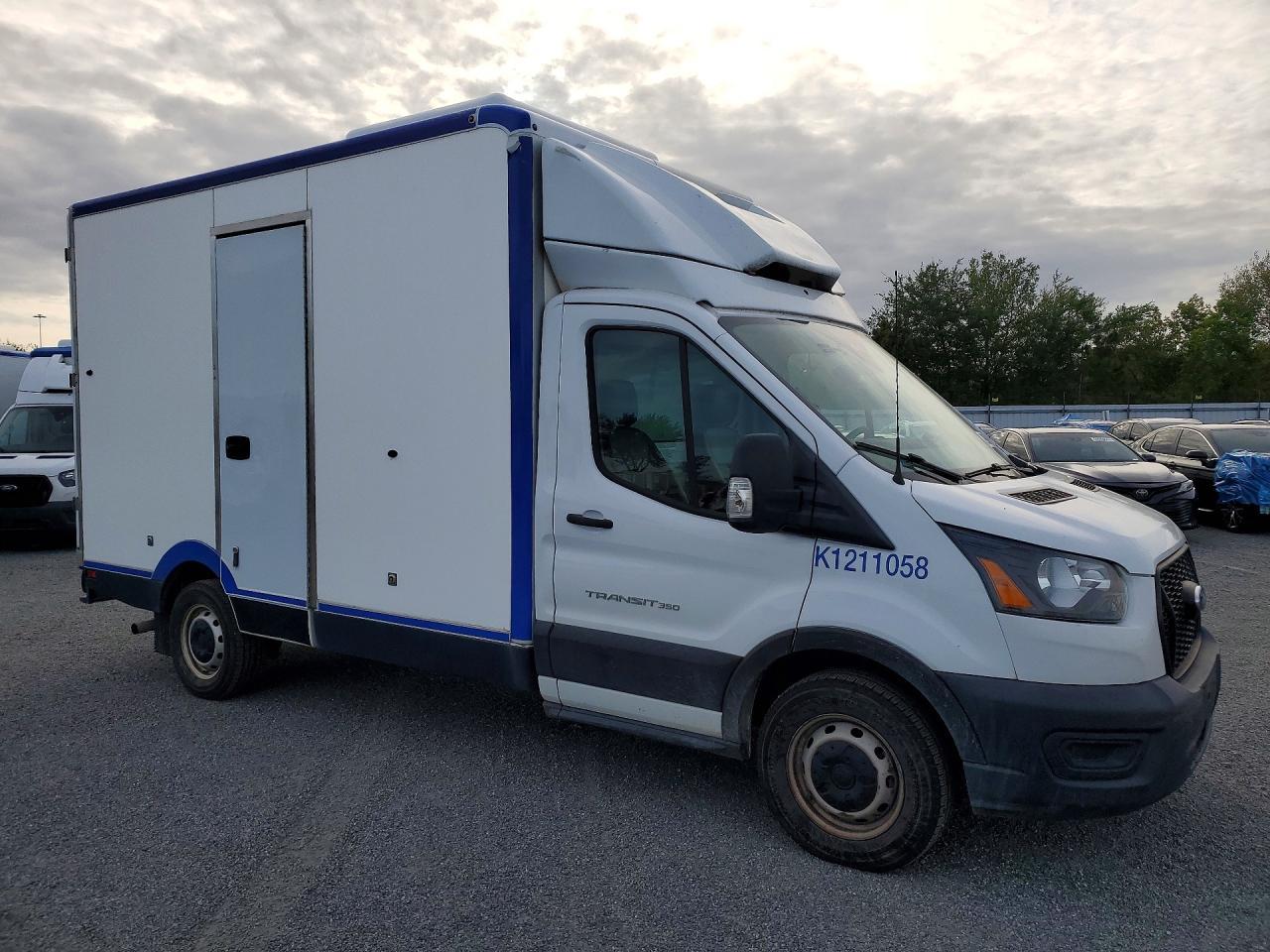 2022 Ford Transit Delivery Truck - Фото 4