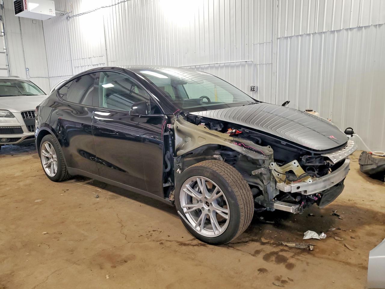 2023 Tesla Model Y - Фото 4