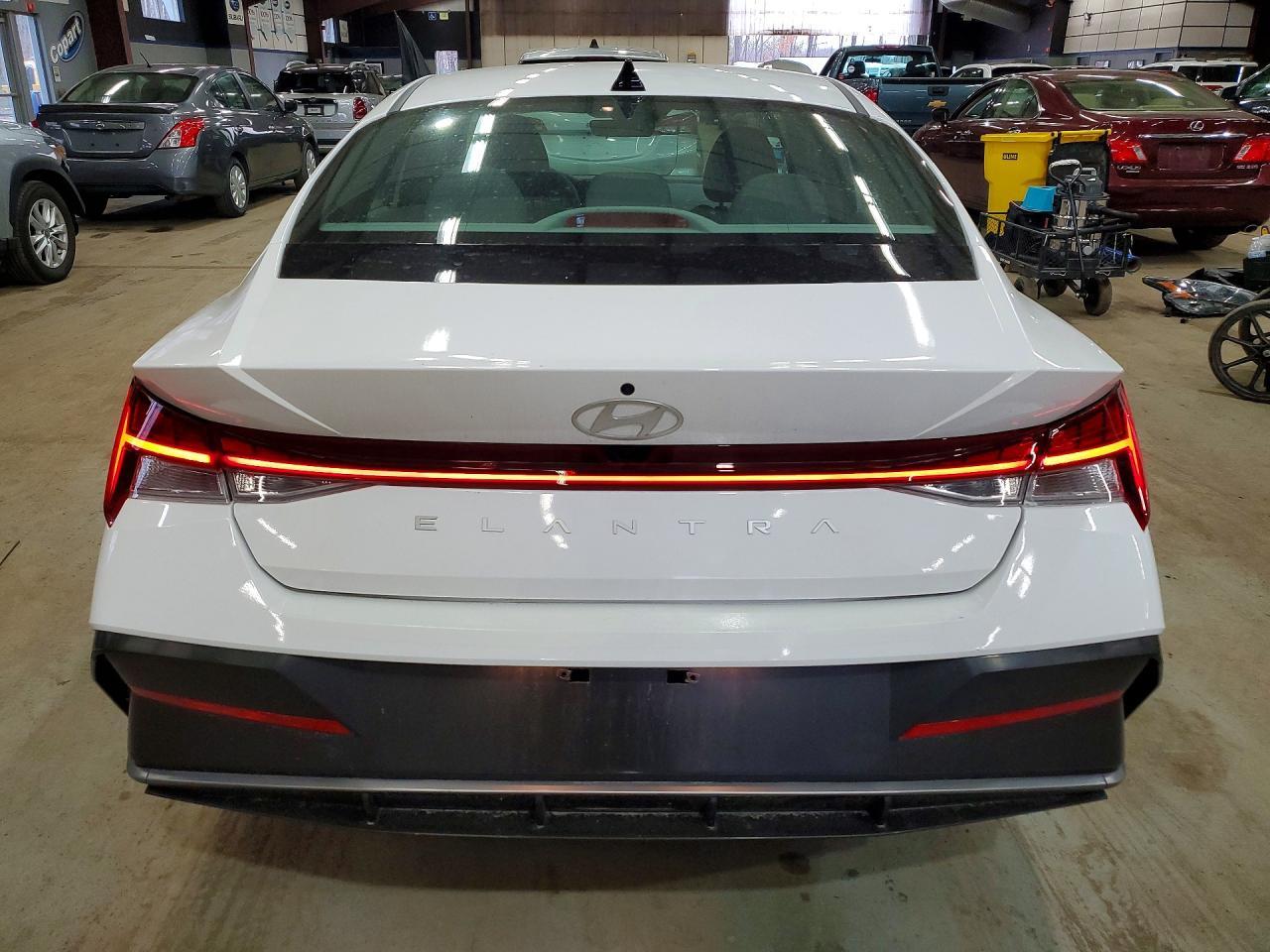 2024 Hyundai Elantra Sel - Image 6