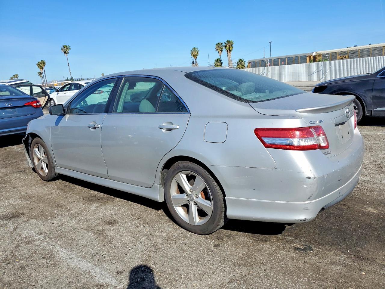 2011 Toyota Camry Se - Фото 2