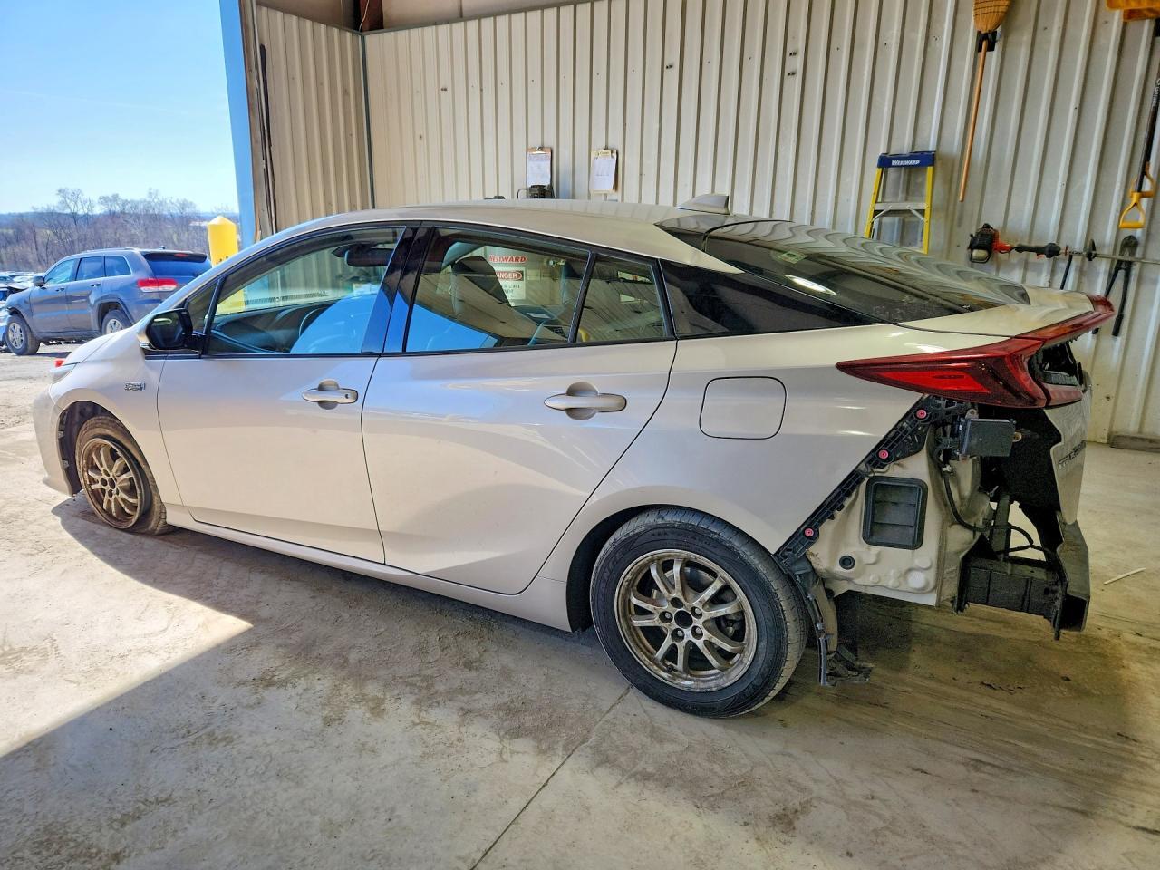 2017 Toyota Prius - Фото 2
