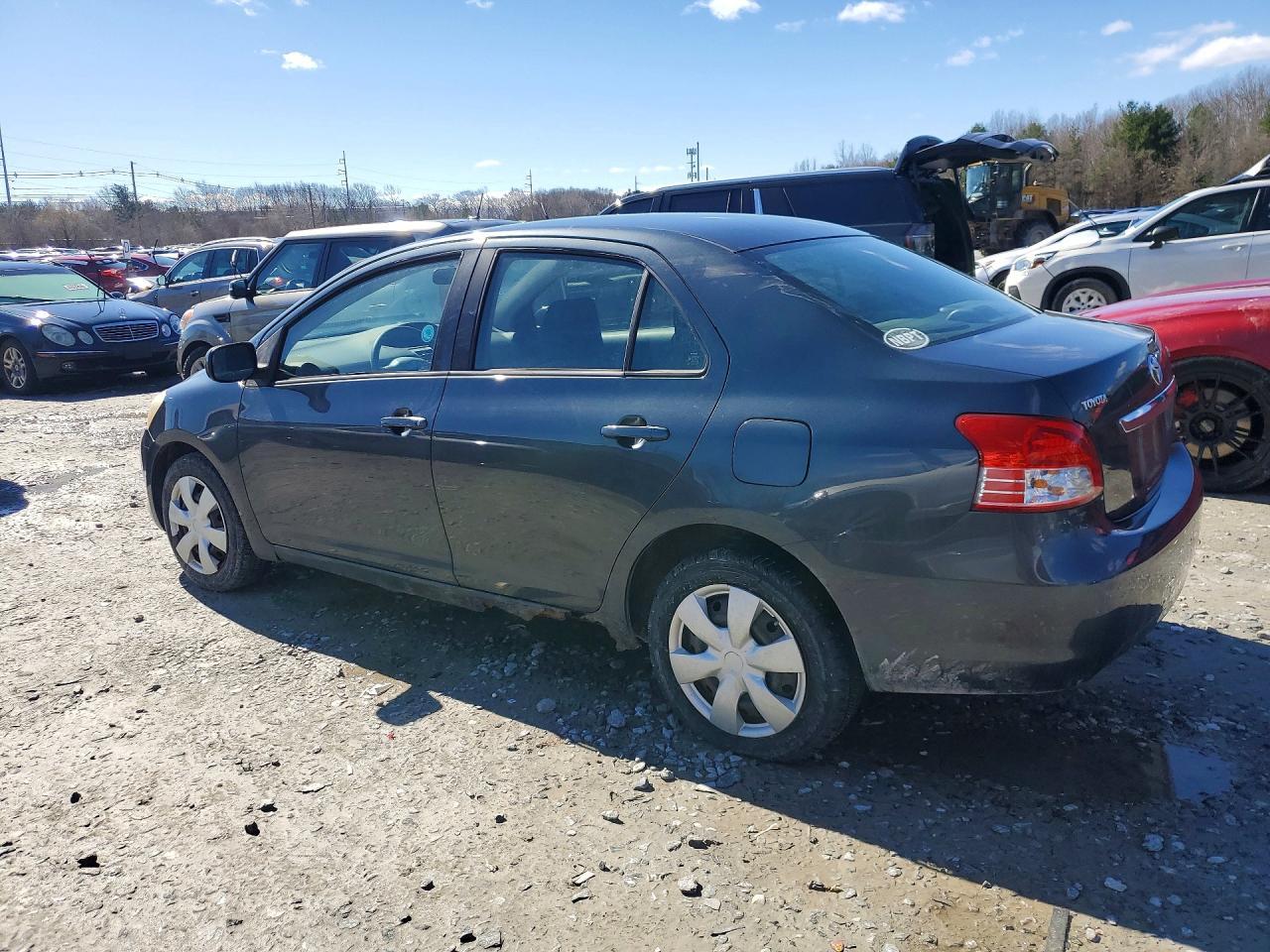 2010 Toyota Yaris Base - Image 2