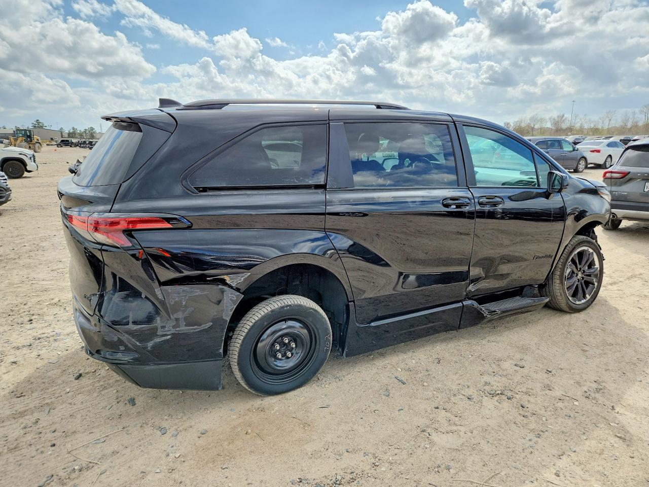 2025 Toyota Sienna Xse - Фото 4