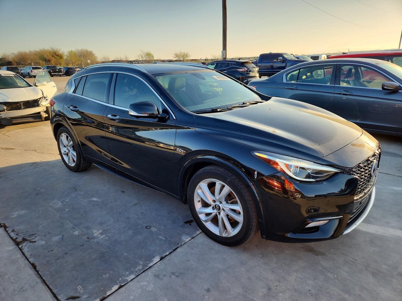 2018 Infiniti Qx30 Essential - Image 4