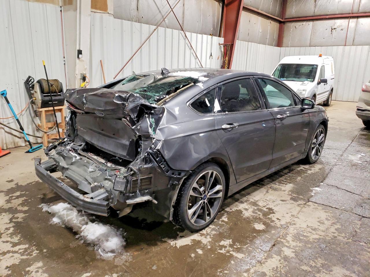 2020 Ford Fusion Titanium - Фото 3