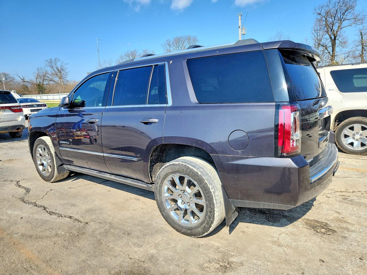 2017 GMC Yukon Denali - Фото 2
