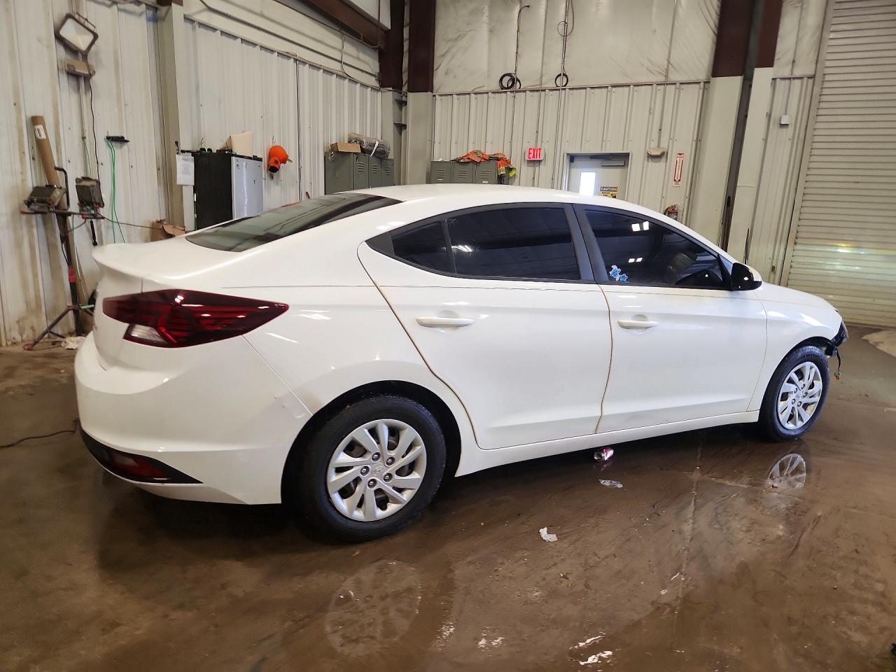 2019 Hyundai Elantra Se - Image 3