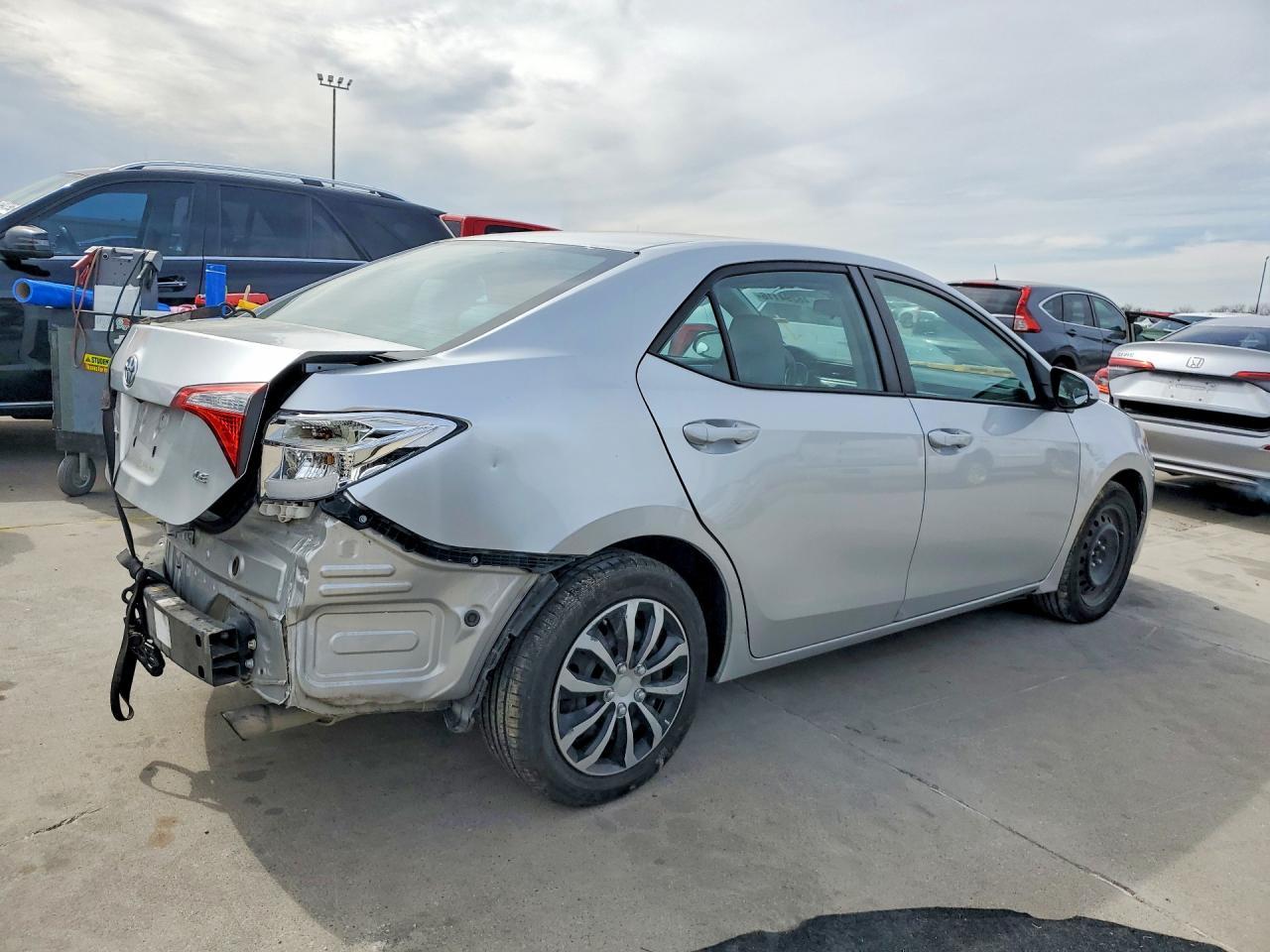 2015 Toyota Corolla Le - Фото 3