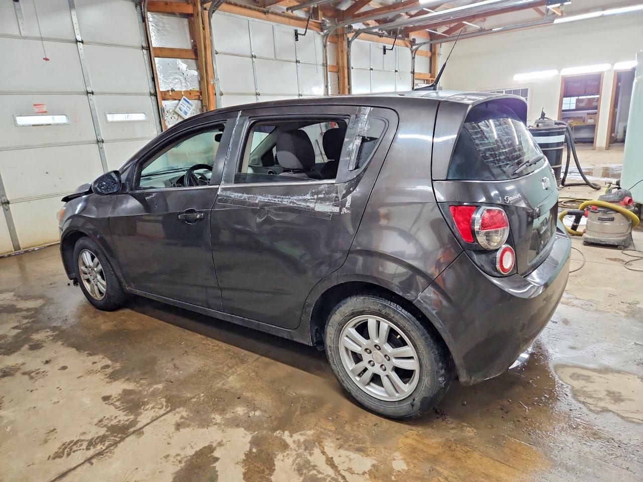 2014 Chevrolet Sonic Lt - Image 2