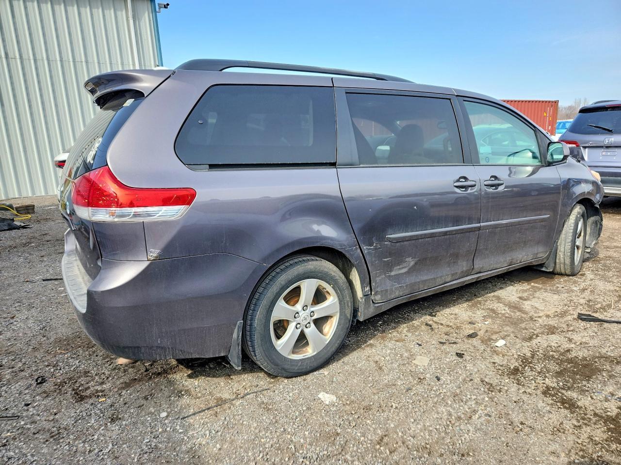 2013 Toyota Truck/Van Sienna Le V6 - Image 3