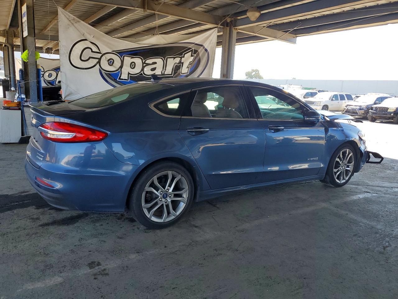 2019 Ford Fusion Titanium - Image 3