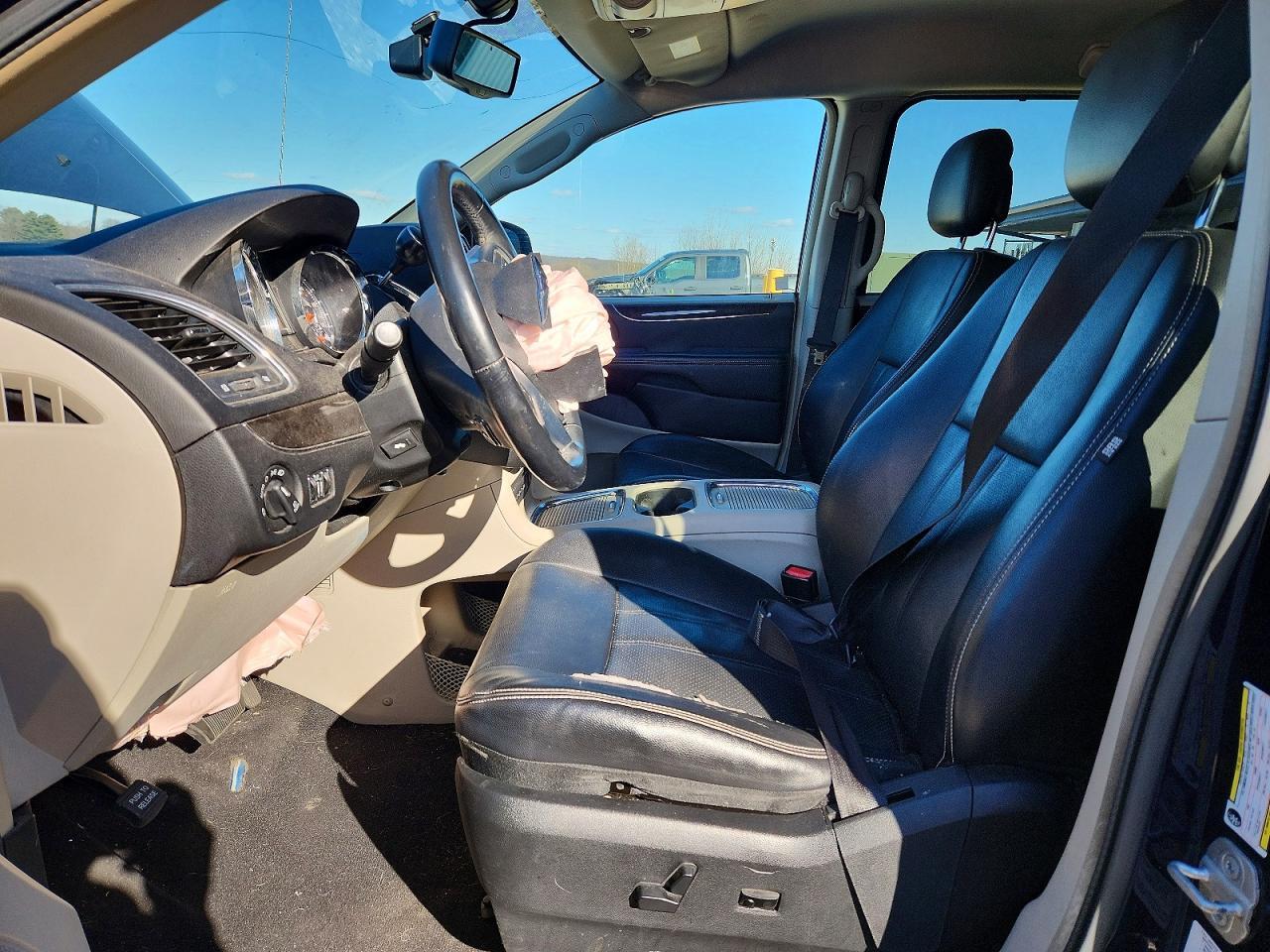 2013 Chrysler Town & Country Touring L - Фото 7