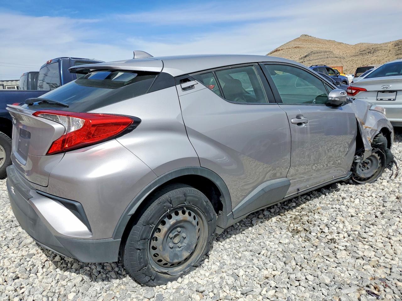 2019 Toyota C-Hr Le - Image 3