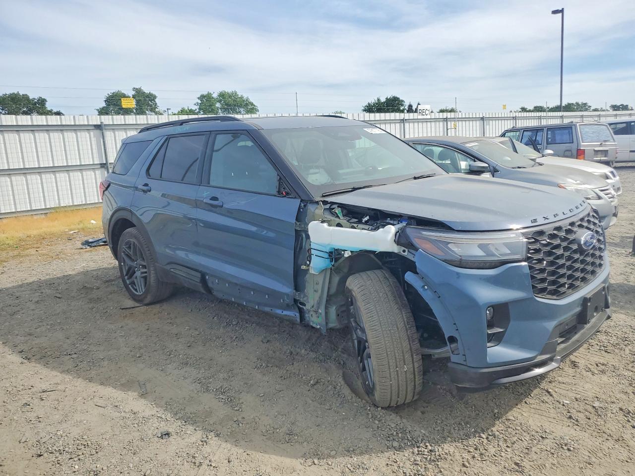 2025 Ford Explorer St-Line - Image 4
