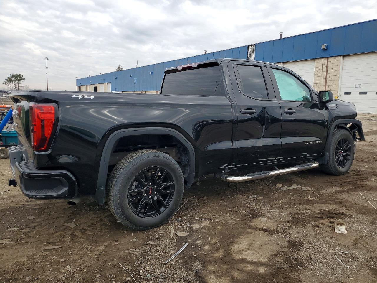 2023 GMC Sierra K1500 - Image 3