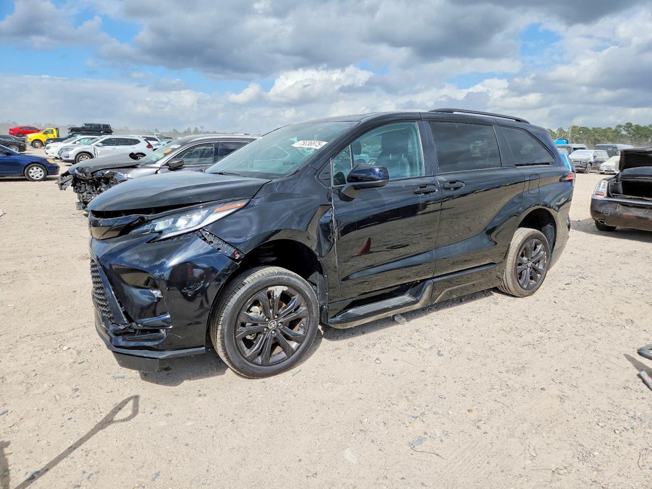 2025 Toyota Sienna Xse