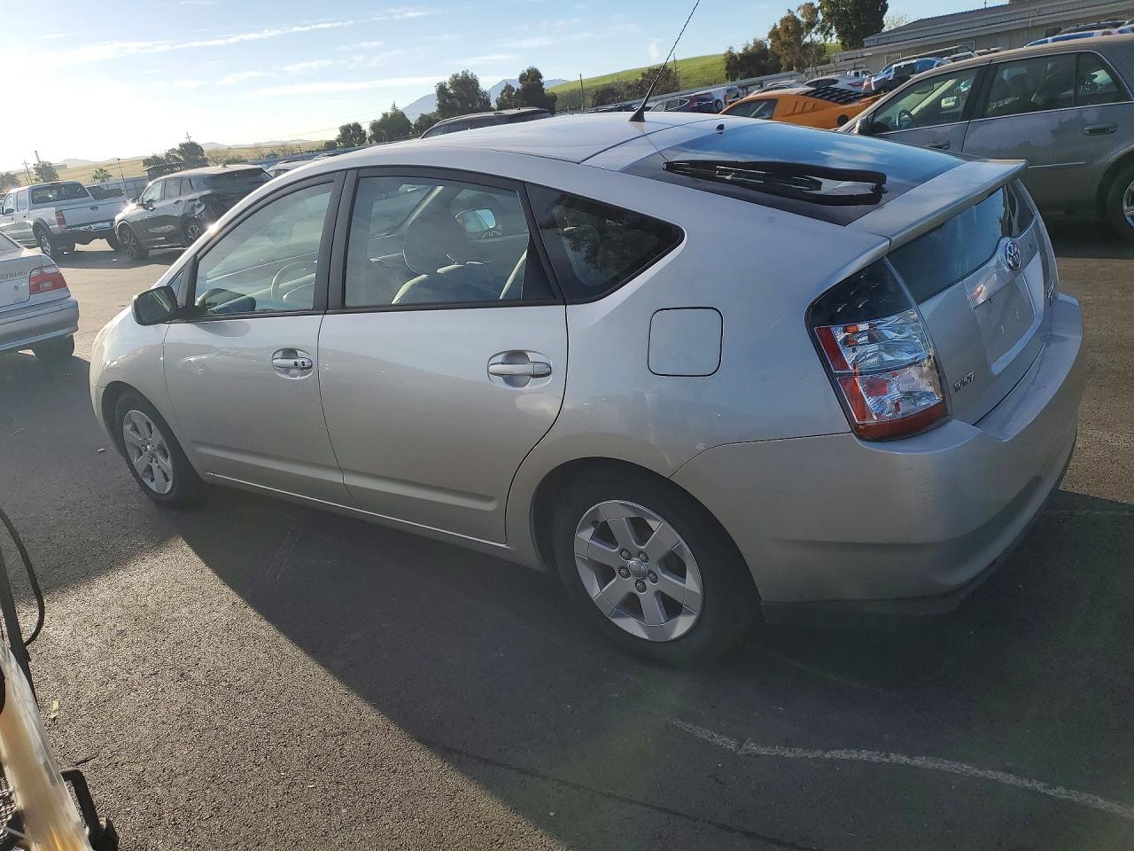 2004 Toyota Prius Base - Image 2