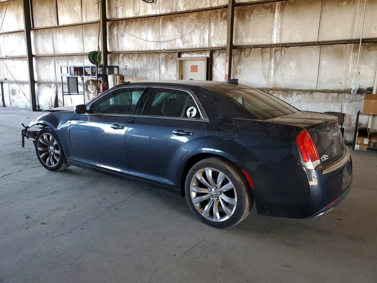 2018 Chrysler 300 Touring - Фото 2