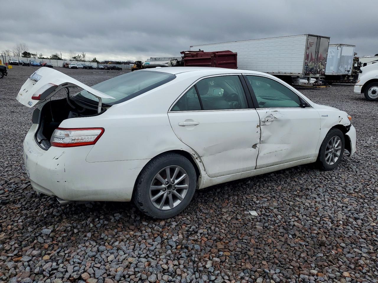 2010 Toyota Camry Hybrid Base - Image 3