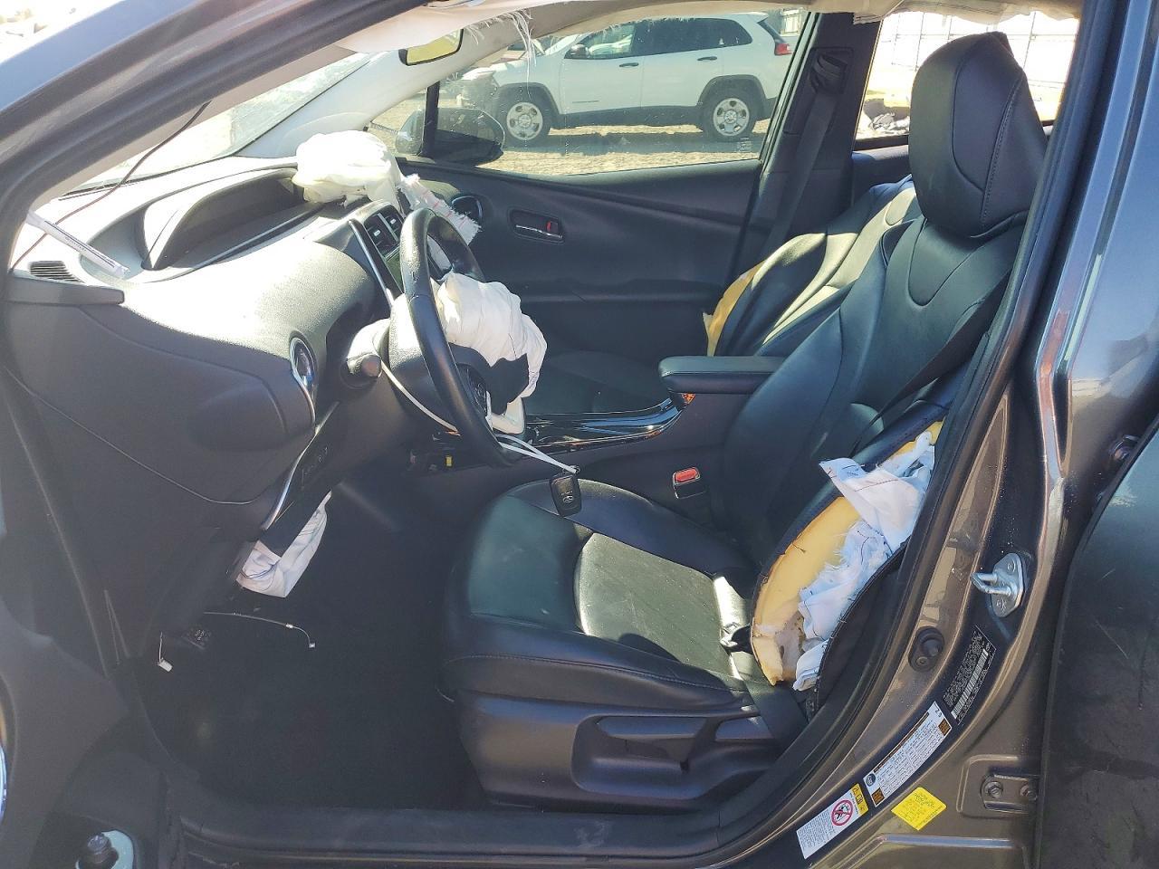 2018 Toyota Prius Three Touring - Image 7