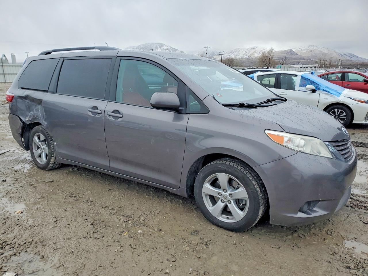 2017 Toyota Sienna Le 8-Passenger - Image 4