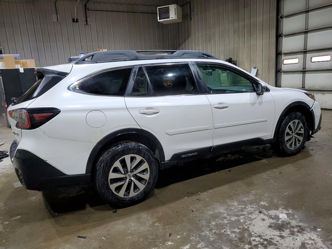 2022 Subaru Outback Premium - Image 3