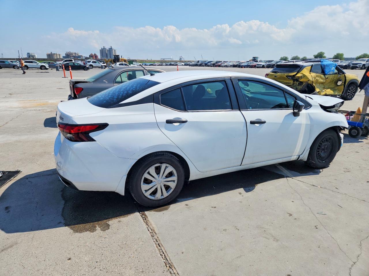 2020 Nissan Versa S - Image 3