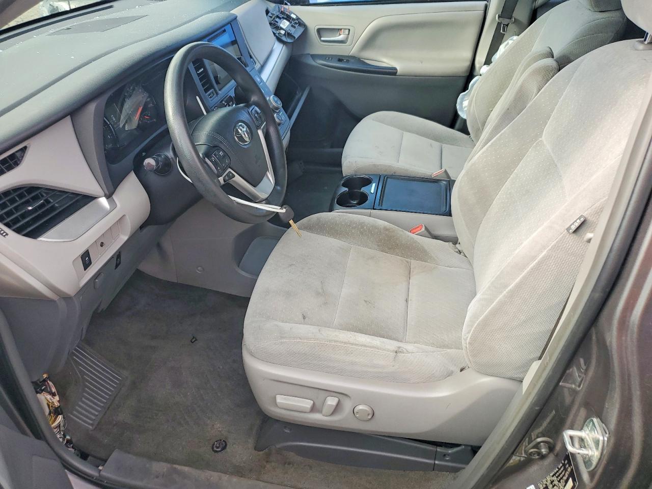 2017 Toyota Sienna Le - Фото 7
