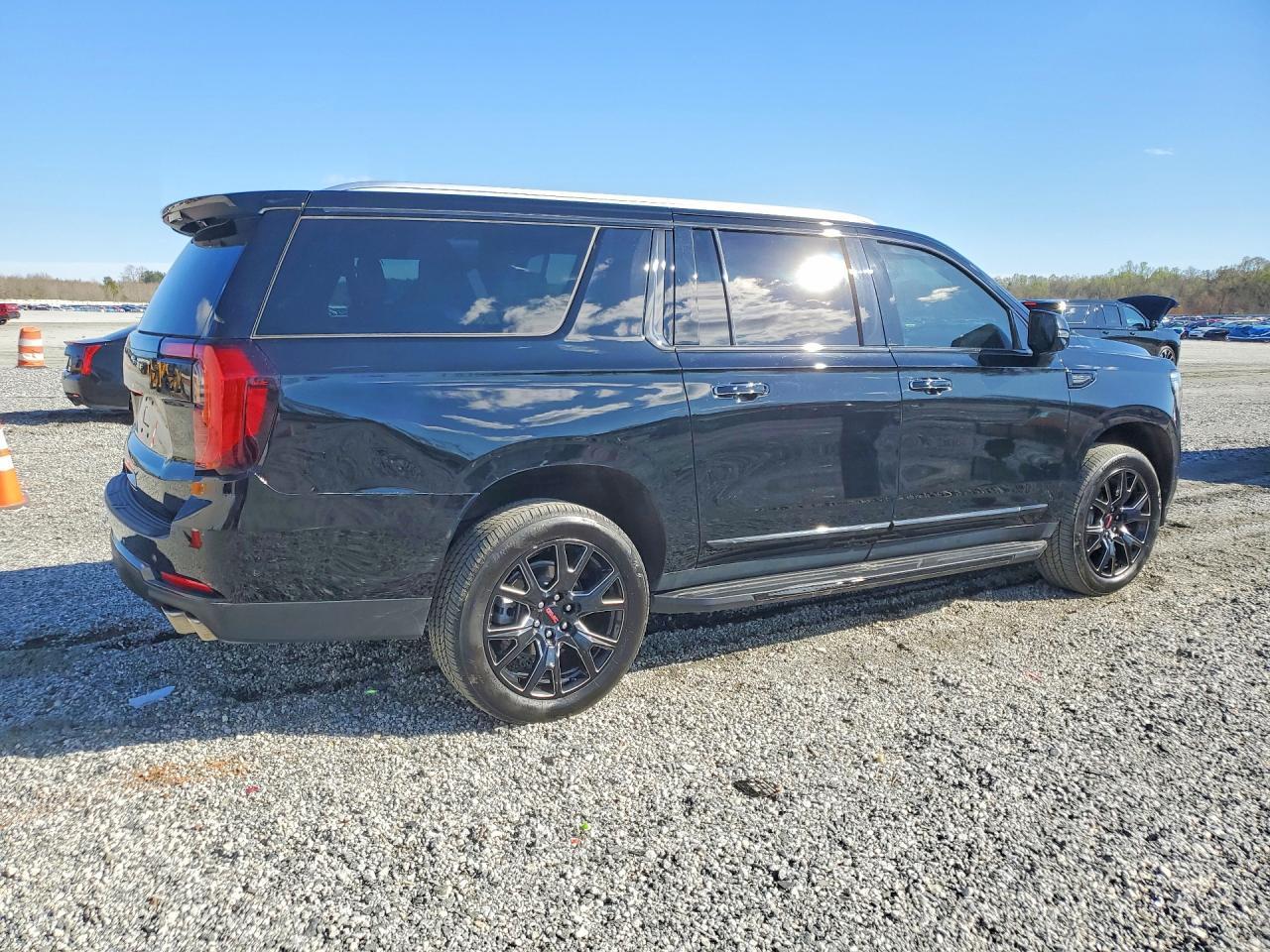 2025 GMC Yukon - Фото 3